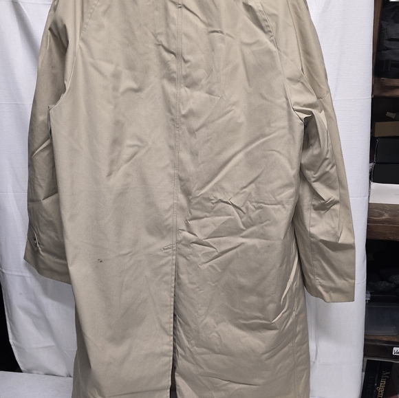 London Fog Tan Trench Coat Classic Tailored Design.............(Size 42 Long) - Picture 2 of 9